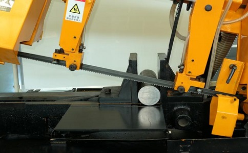 榕江数控带锯床自动送料精度会出现偏差吗？